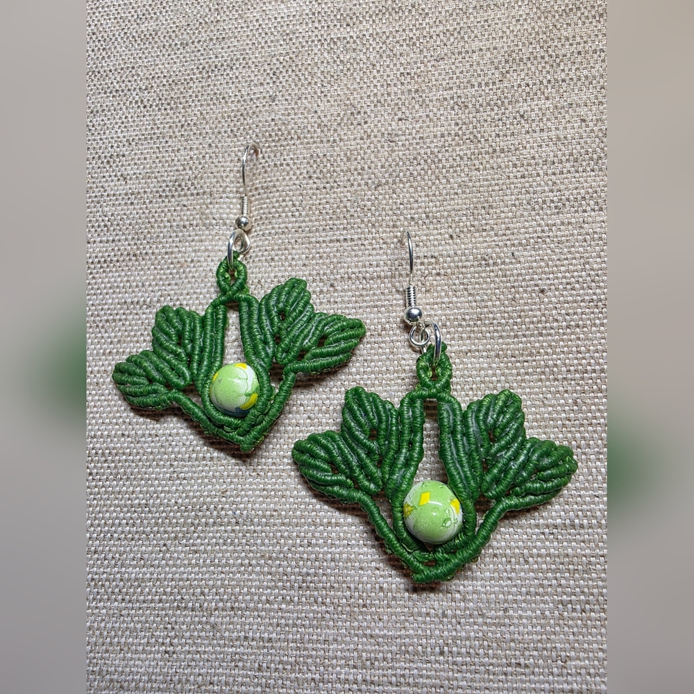 NWOT Handmade Micromacramé Beaded Leaf Earrings